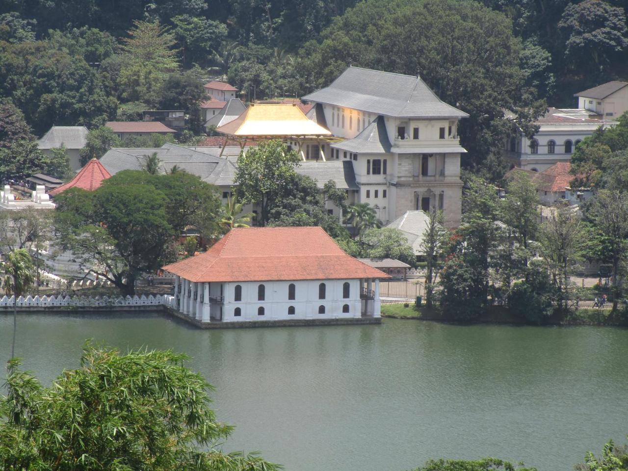 New Nethmi Villa Kandy Exteriör bild