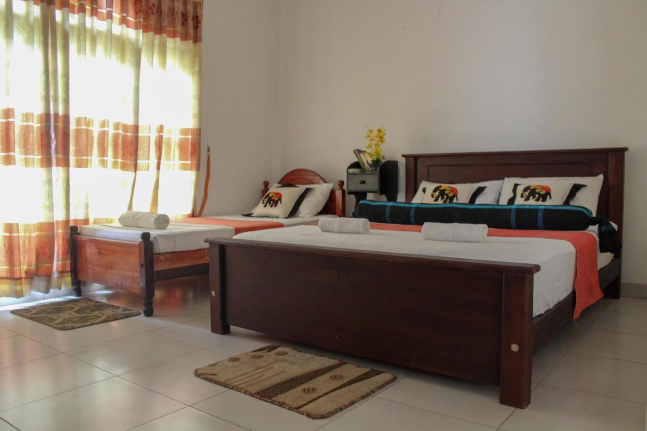 New Nethmi Villa Kandy Exteriör bild