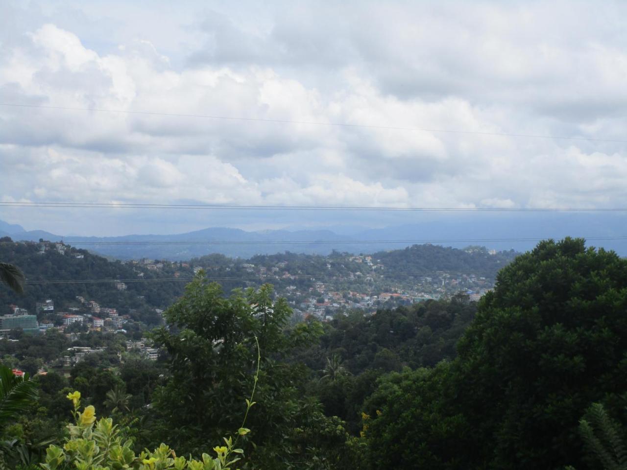 New Nethmi Villa Kandy Exteriör bild